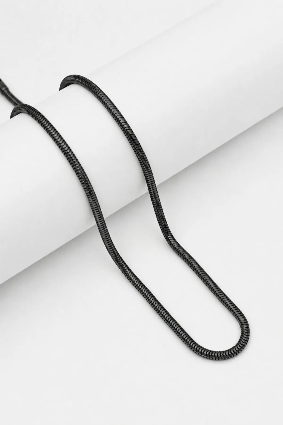 Yuvarlak Yılan Paslanmaz Çelik İtalyan Zincir Kolye - Siyah Renk - 75 cm - 4 mm Kalınlık